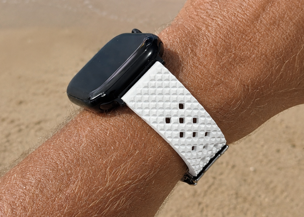 Adaptateur de bracelet de montre pour Apple Watch, montage d’un bracelet blanc tropic croco.