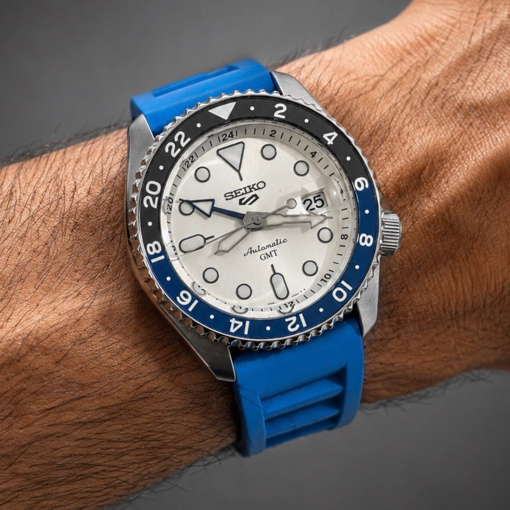 Bracelet montre caoutchouc bleu sur Seiko GMT