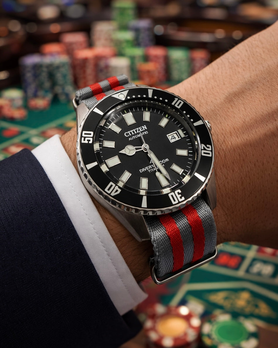 Hellgraues/rotes NATO-Uhrenarmband aus Nylon/Satinschließe – weich – Herren