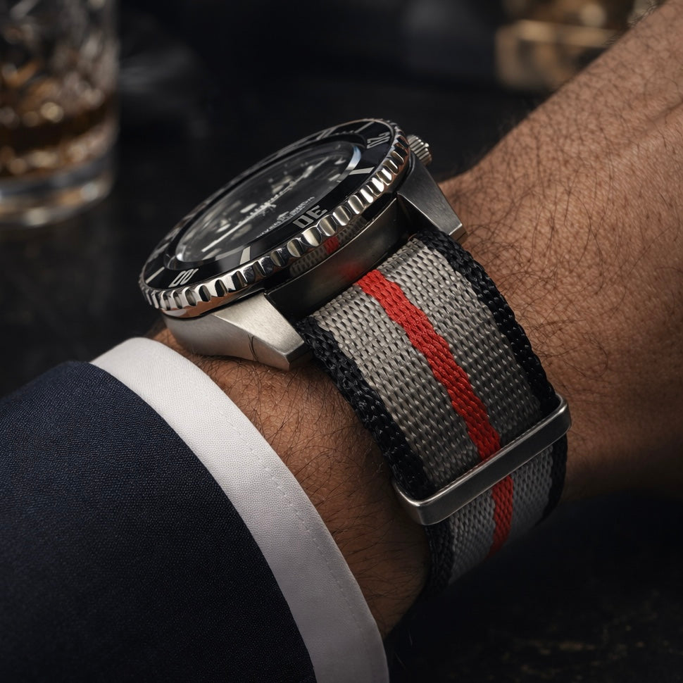 Bracelet Montre NATO Nylon Gris Rouge Noir - Boucle Acier Brossé – Homme