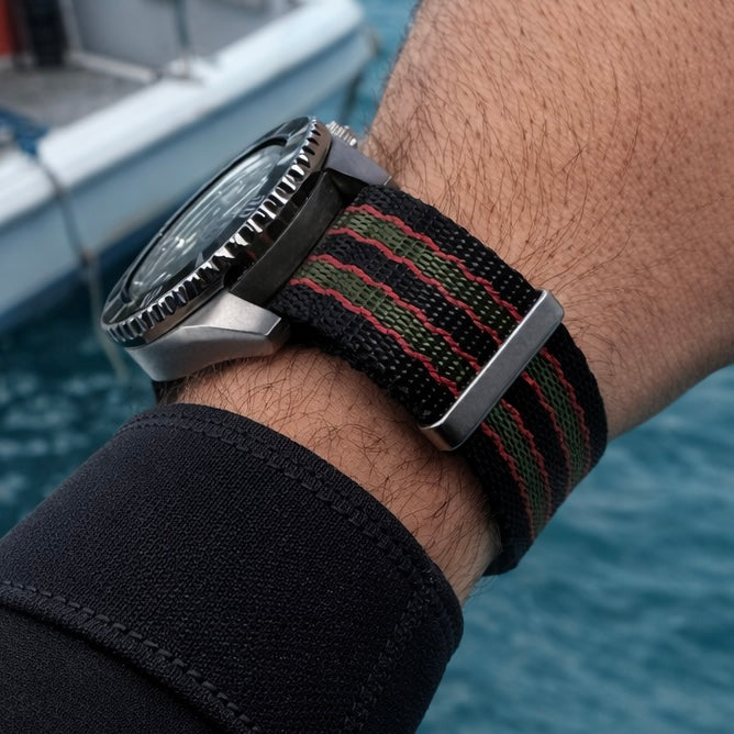 Bracelet de Montre NATO Nylon James Bond - Original – Noir-Rouge-Vert - Boucle Satin - Homme