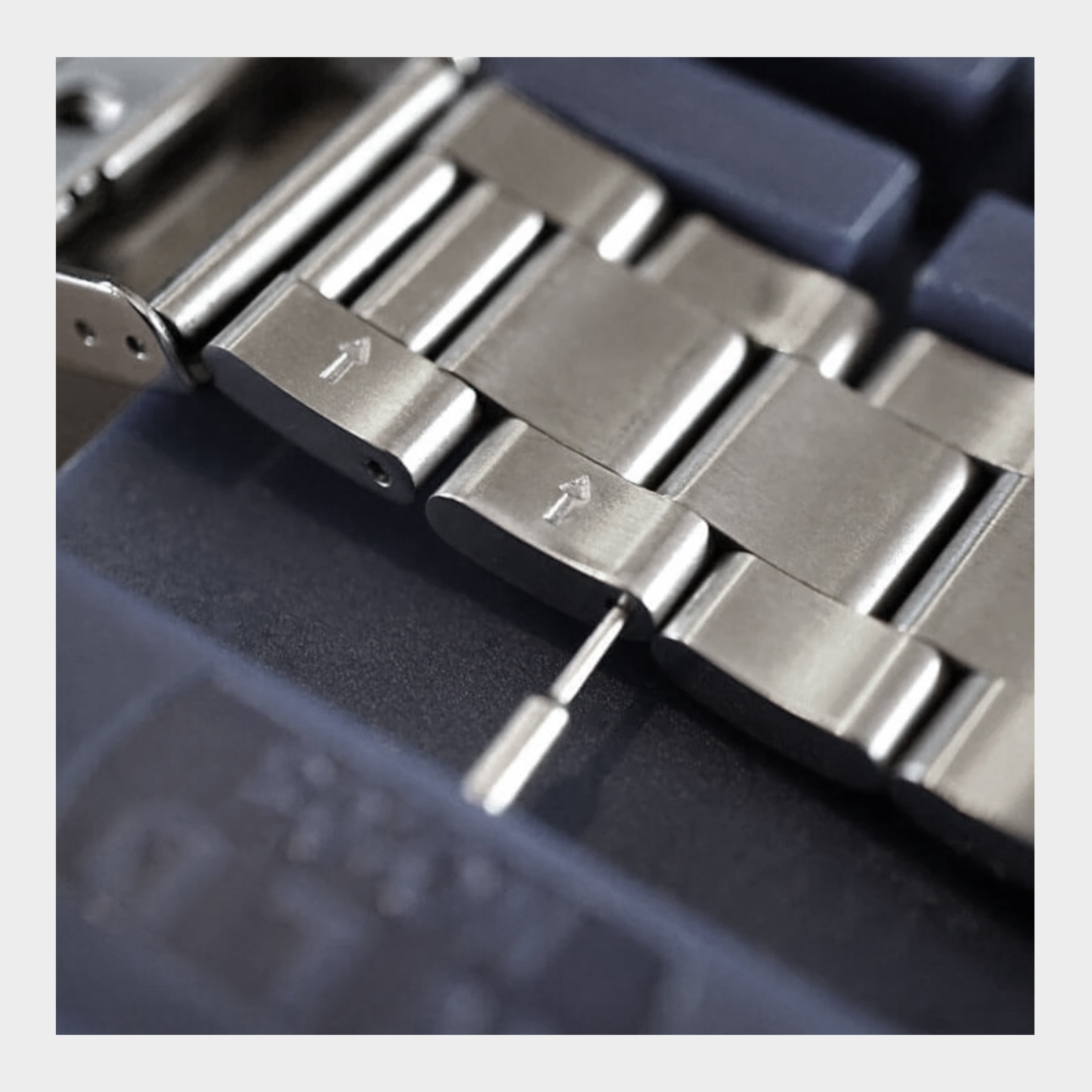 Werkzeug zum Ausziehen von Uhrenarmbändern mit Stiften für Uhrenarmbänder bis zu 24 mm