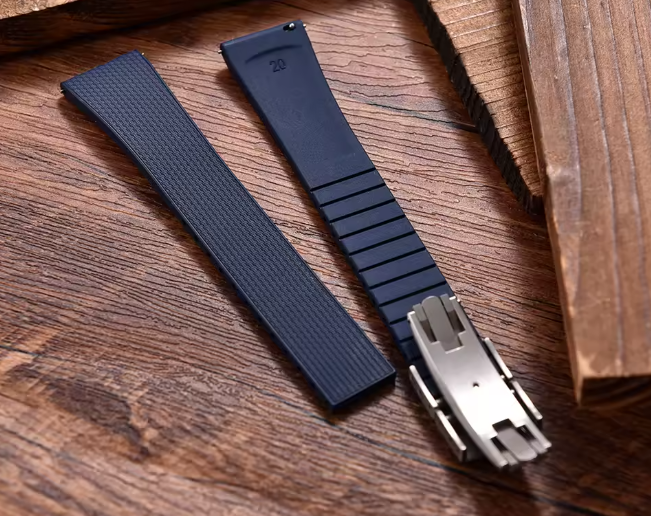 Mosaik-Kautschuk-Uhrenarmband – Silberne Faltschließe – Marineblau