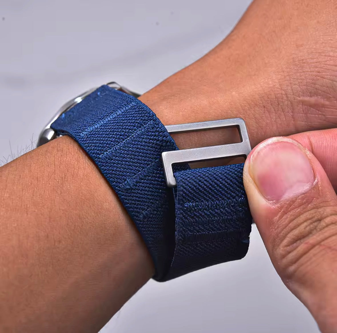 Bracelet Montre en Nylon Élastique – 23,5cm – Réglage par Crochet - Premium / Universel