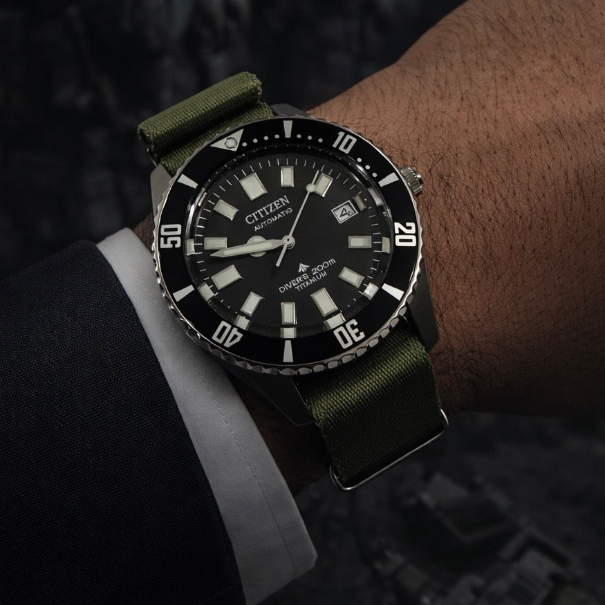 Armeegrünes NATO-Uhrenarmband aus Nylon / Satinschnalle – weich – Herren