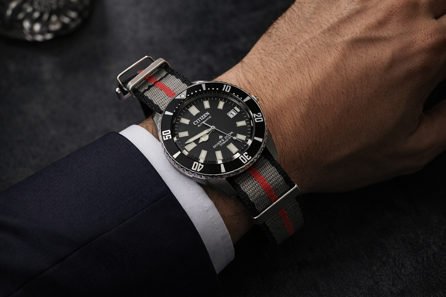 Bracelet Montre NATO Nylon Gris Rouge Noir - Boucle Acier Brossé – Homme