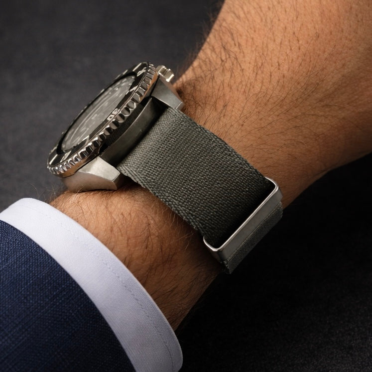 Graues NATO-Uhrenarmband aus Nylon / Satinschnalle – Weich – Herren