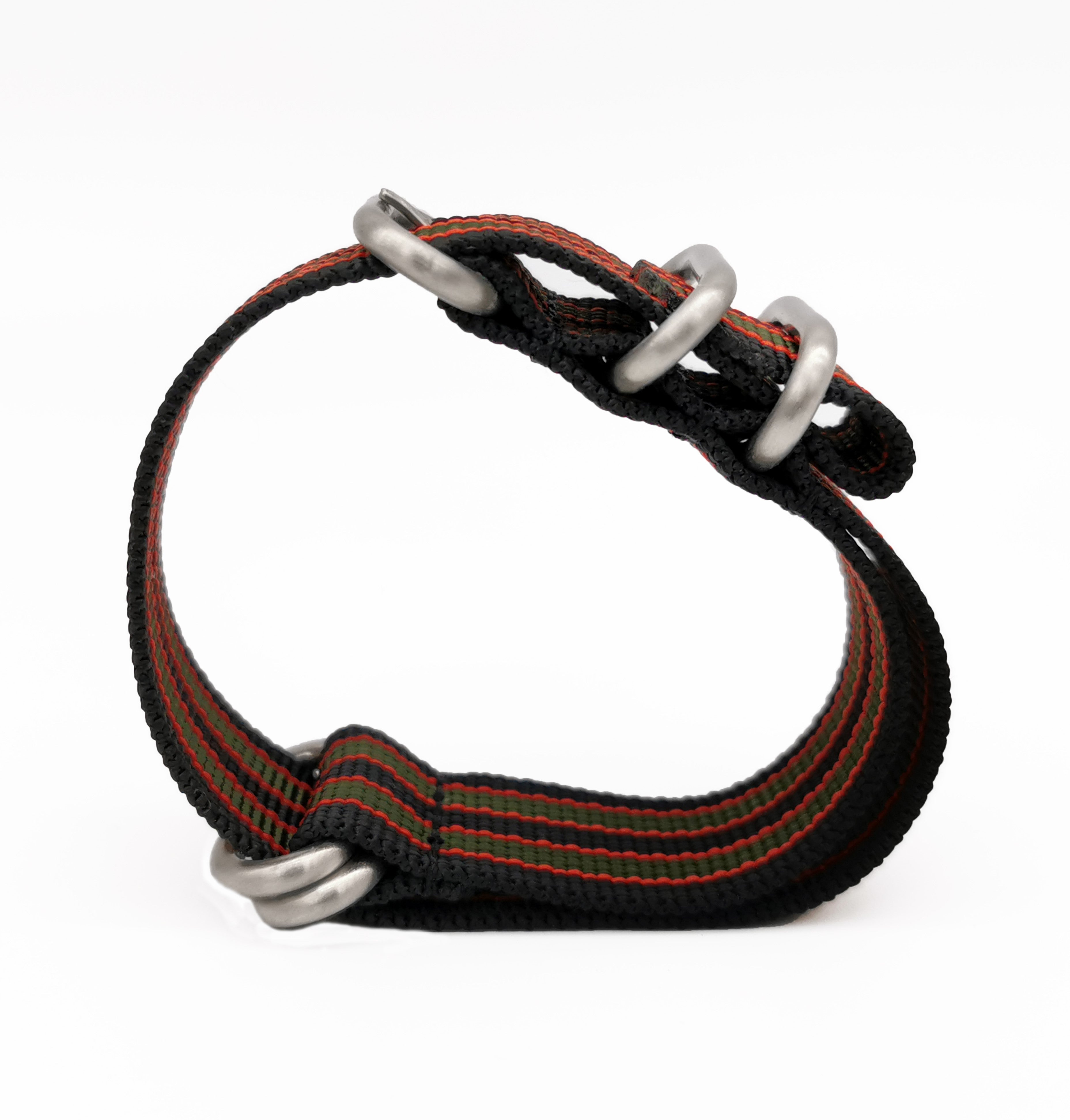 ZULU James Bond Nylon-Nato-Armband – Schwarz/Rot/Grüne Satinschnalle – Uhrenarmband – Herren – Steif und Dick 2 mm