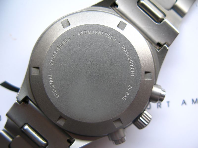<transcy>Opens Watch case up to Ø 70 mm Hardened steel slotted jaws Twisting action (hand held)</transcy>